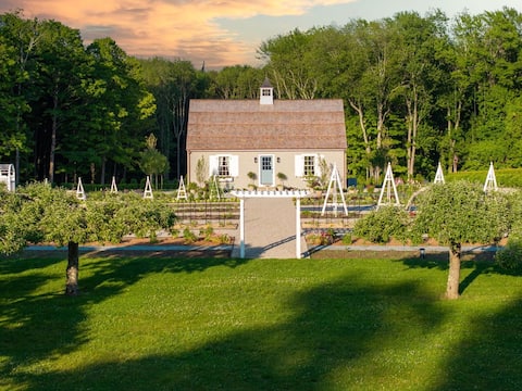 Charming garden cottage