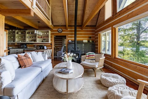 Hemlock Resort: Game Room, Hot Tub, Canoe, Firepit