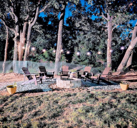 Gameroom, Fire pit, 2 King Beds, 2.5 Bath, Retreat