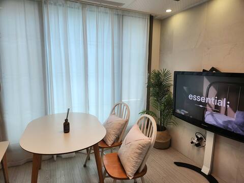 Cozy and spacious living room, two-room # full-op, 4 minutes from Kachisan Station (# Parking available # Elbe # Netflix)