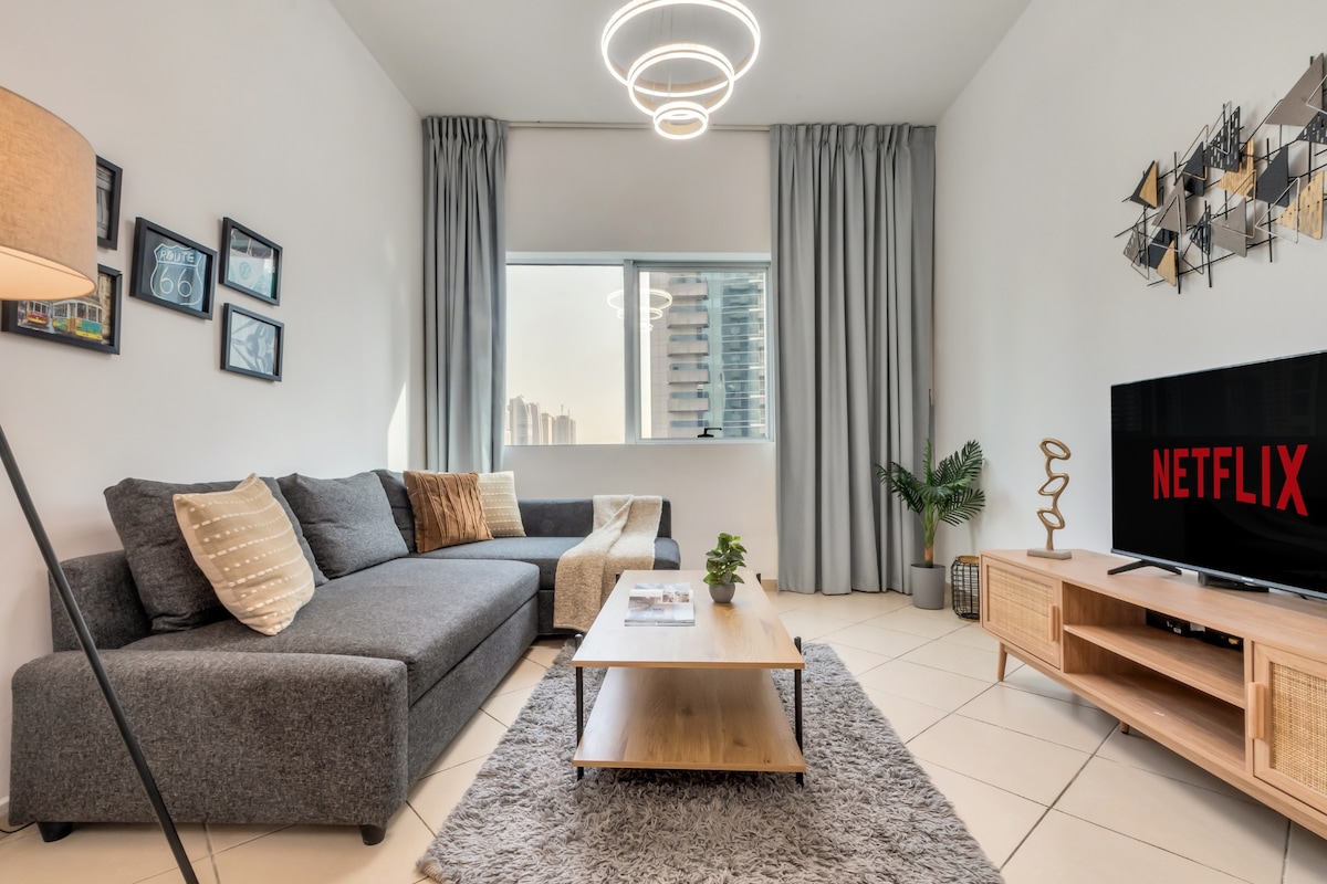 Popular Airbnb listing: 1Bedroom in Marina with Metro & Tram Access in Dubai Marina