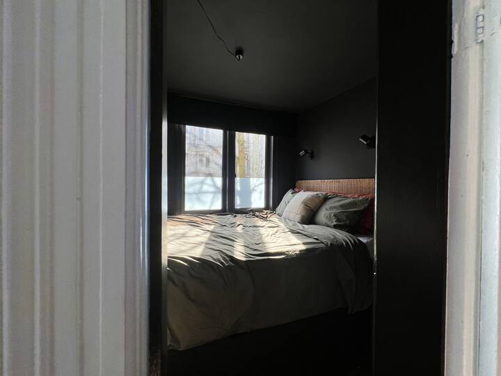 קטן אבל בנוי בצורה מושלמת, חדר השינה הנעים