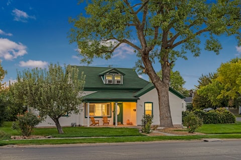 Modern Amenities in a Newly Renovated Family Home