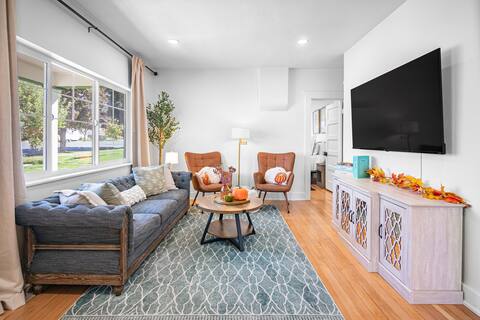 New Remodel,  King Bed, Large Master, Entire Home