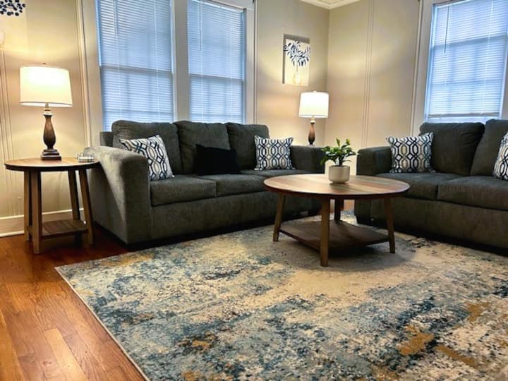 Quaint And Convenient Town House - Hattiesburg, MS