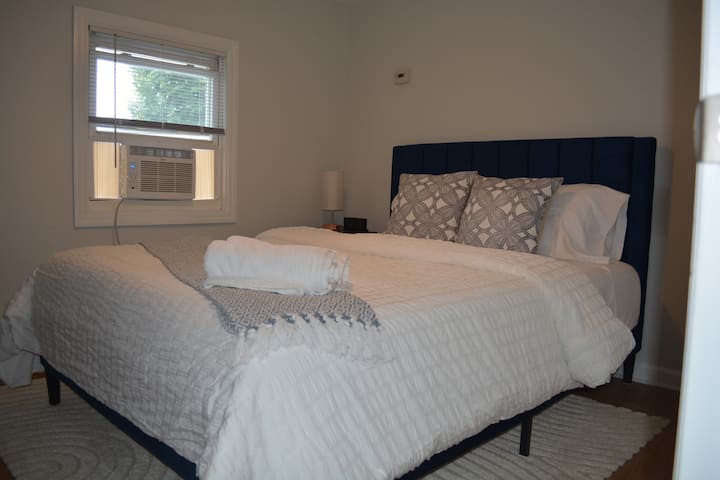 Трета спалня, разположена на втория етаж с двойно легло.