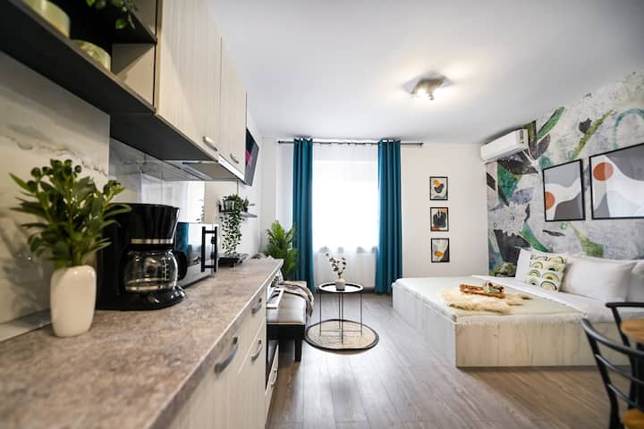 Explore The History: Studio In The Old Town - Bucharest
