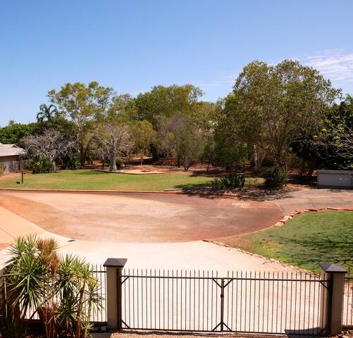 Sunset Oasis gallery image 3