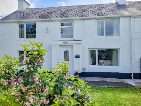 Successful Airbnb property: Bushside Cottage in The Glens