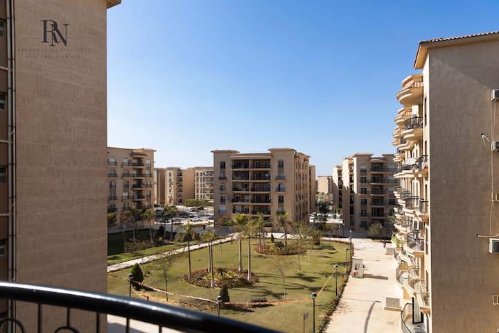 Luxurious 2BDR Apartment In Rehab City: Balcony