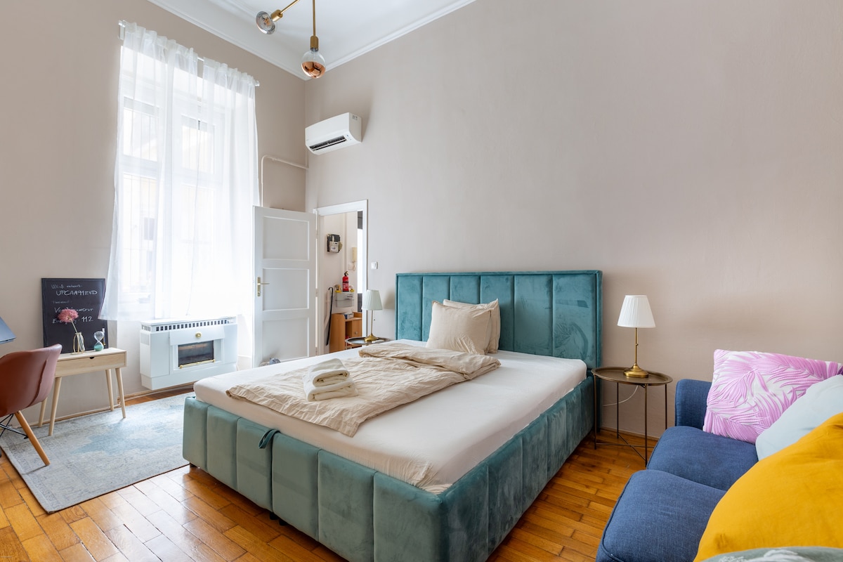 hiki ni kitanda chenye upana wa sentimita 180 