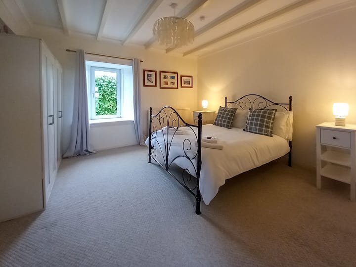 Slaapkamer 1. Beneden met tweepersoonsbed.