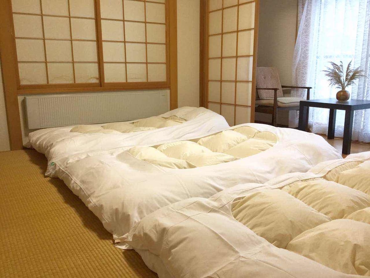 Chambre de style japonais au rez de chaussé (3 personnes dorment)