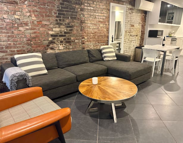 Very Private Guest Suite in Williamsburg Townhome