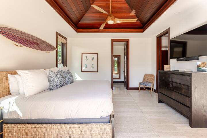 Fabulous Pauoa Beach Ocean Views gallery image 3