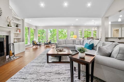 Popular Airbnb listing: Blowing Springs Getaway /Private Trailhead in Fayetteville / Springdale / Rogers
