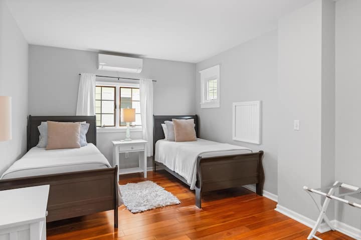 ಎರಡು ಅವಳಿ ಹಾಸಿಗೆಗಳು 