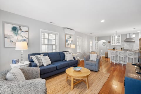 La Maison on Main with views of  Harbor Point