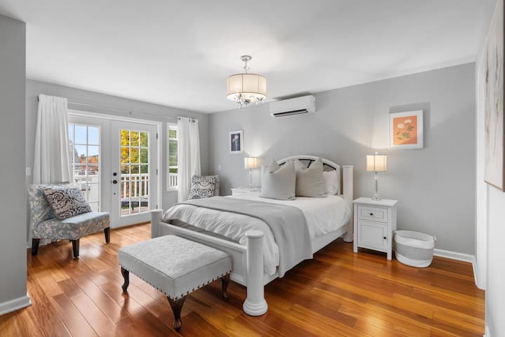 ಪ್ರಾಥಮಿಕ ಕ್ವೀನ್ ಬೆಡ್‌ರೂಮ್ 