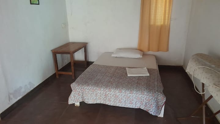 chumba hiki cha kulala hutumiwa na madereva au wafanyakazi wakati wowote kuna uhitaji. Si sehemu ya kifurushi na kimsingi kuna vyumba 2 tu vya kulala ambavyo vinaweza kutumiwa. Chumba kinaweza kutumika kwa gharama ya ziada kwa kila usiku.