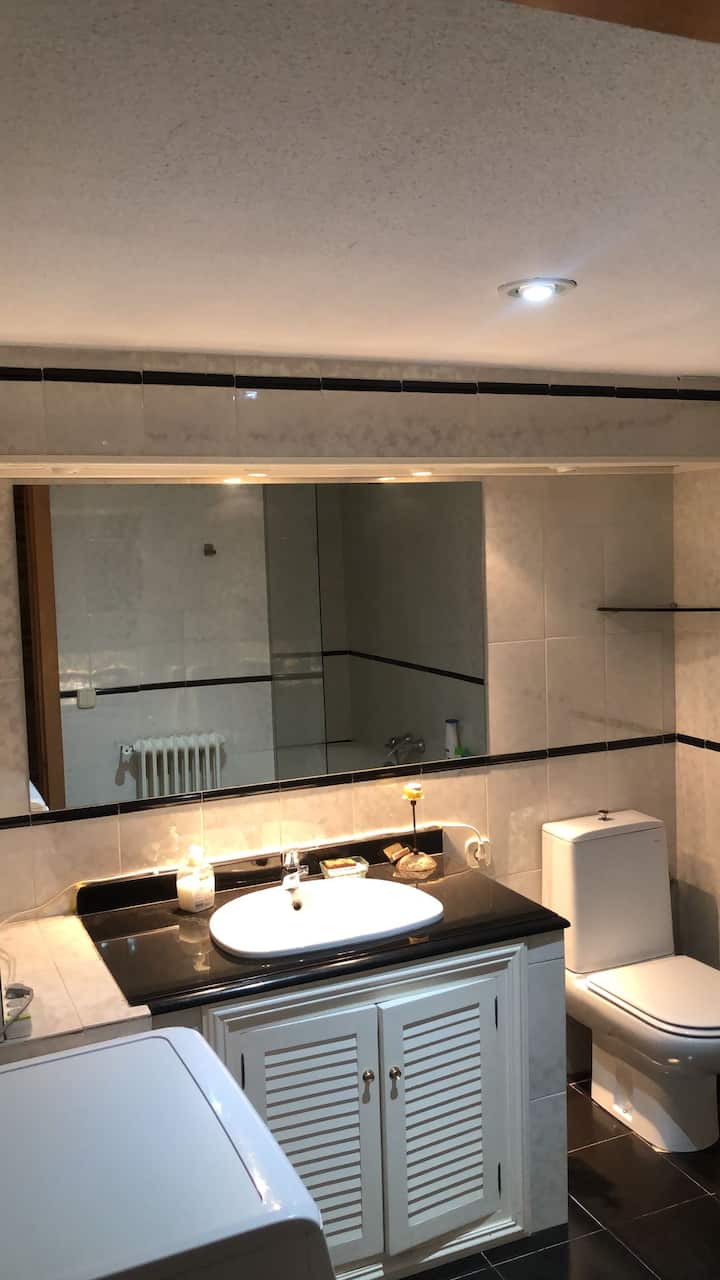 2 Habs, Baño, Jardín Y Acceso Indep · Sin Cocina - El Escorial