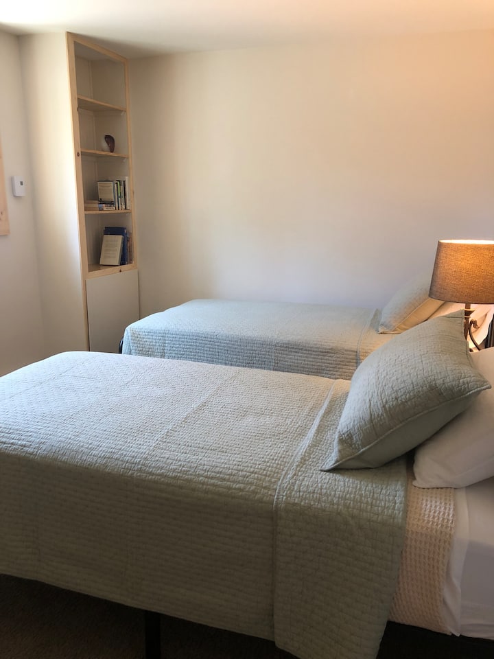 Obe jednolôžka sú mimoriadne dlhé (XL).