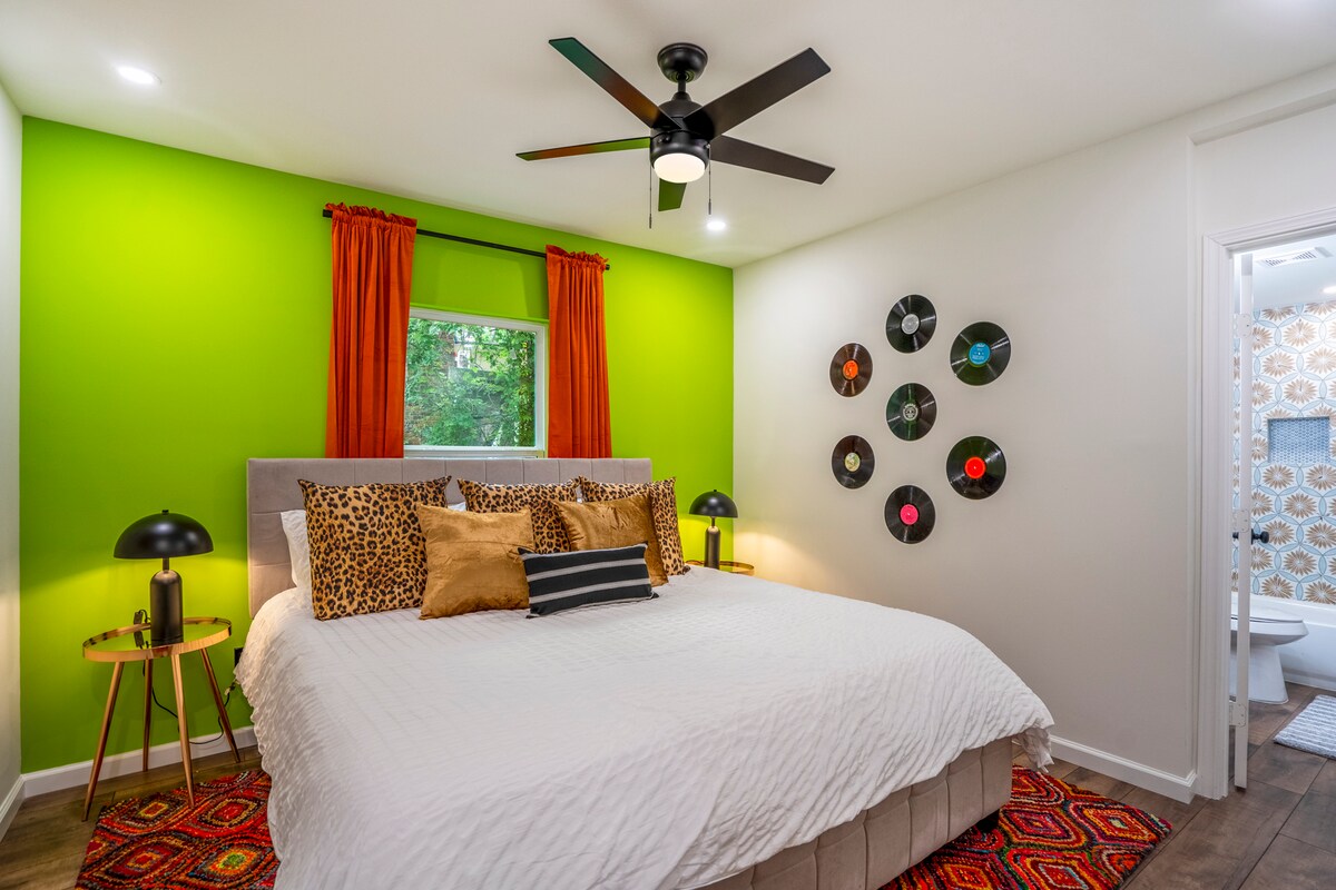 house on the hill レギンス70ボンネット70 セット That '70s Sunshine House | Sleeps up to 23 - Houses for Rent in
