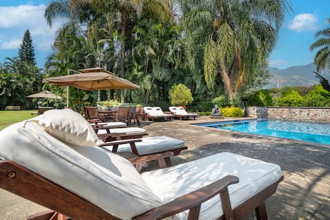 House with garden and incredible views of Mount Tepozteco