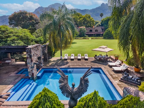 House with garden and beautiful view of Tepozteco