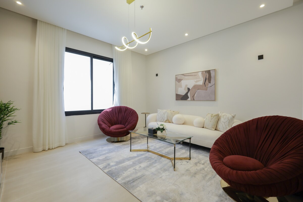 bnbmehomes | Enjoy Fancy Decor in our Lux Stay