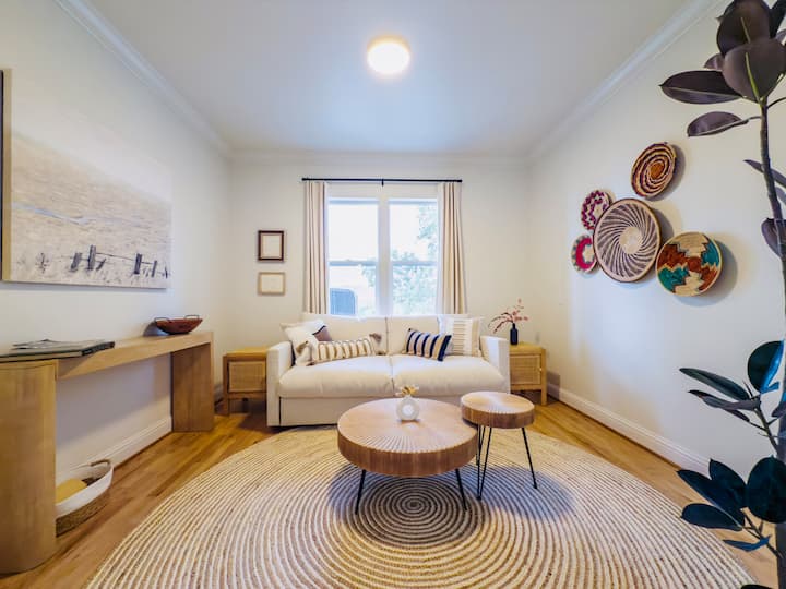 Sofa se može rasklopiti u puni krevet za spavanje