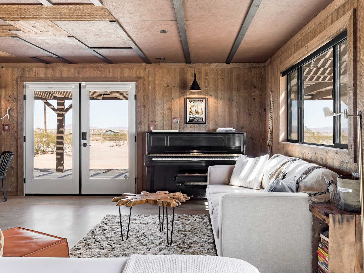 Successful Airbnb property: Blue Shadows (hot tub+piano) in High Desert