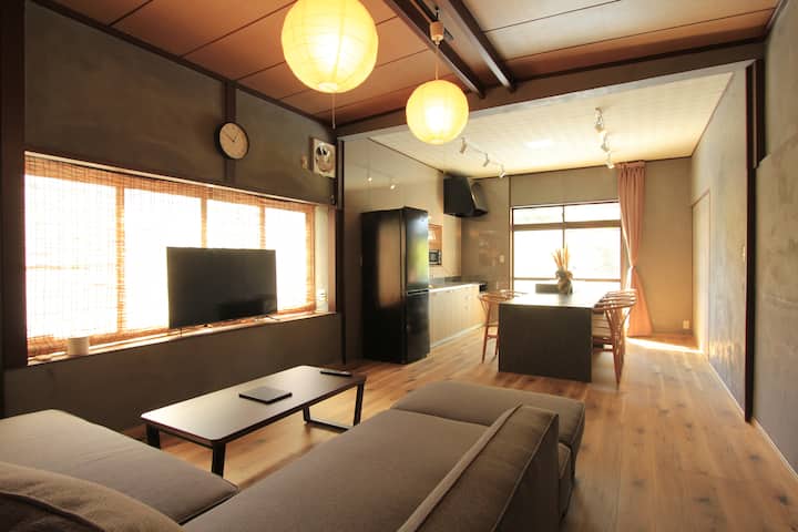 中心地、繁華街まで徒歩8分/最大13名滞在可能/170㎡戸建て - 熊本県