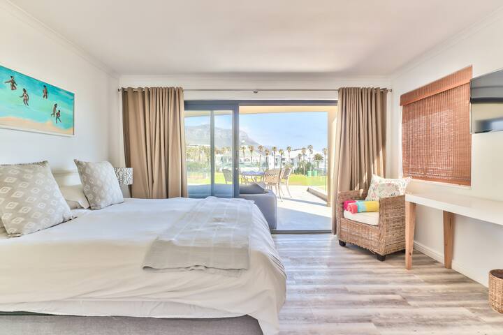 Adjacent Camps Bay Beach gallery image 5