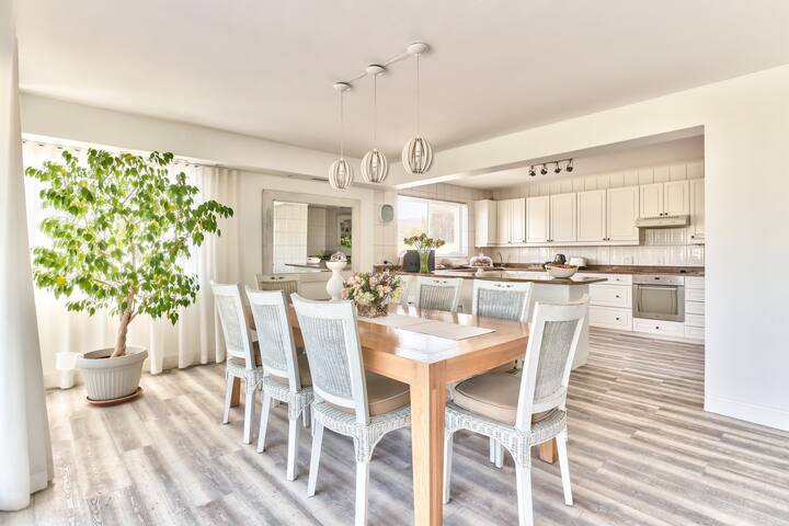 Adjacent Camps Bay Beach gallery image 4