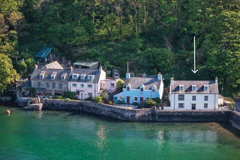Right On The Water's Edge! Dale, Pembrokeshire