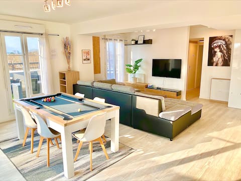 Top Airbnb: Hot Tub & Terrace with a View of Paris • Pool Table • Parking à Le Blanc Mesnil