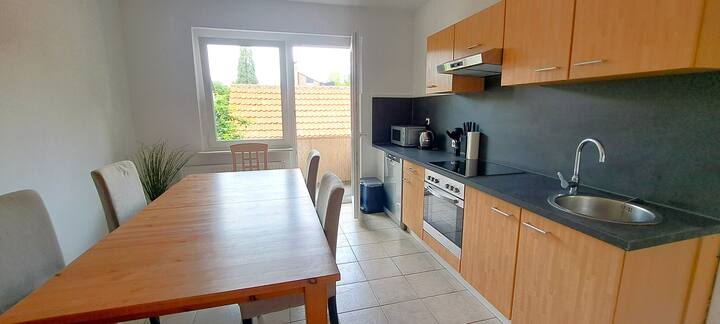 Renoviert! 3 Schlafzimmer Mit Wohnküche Und Balkon - Neuss