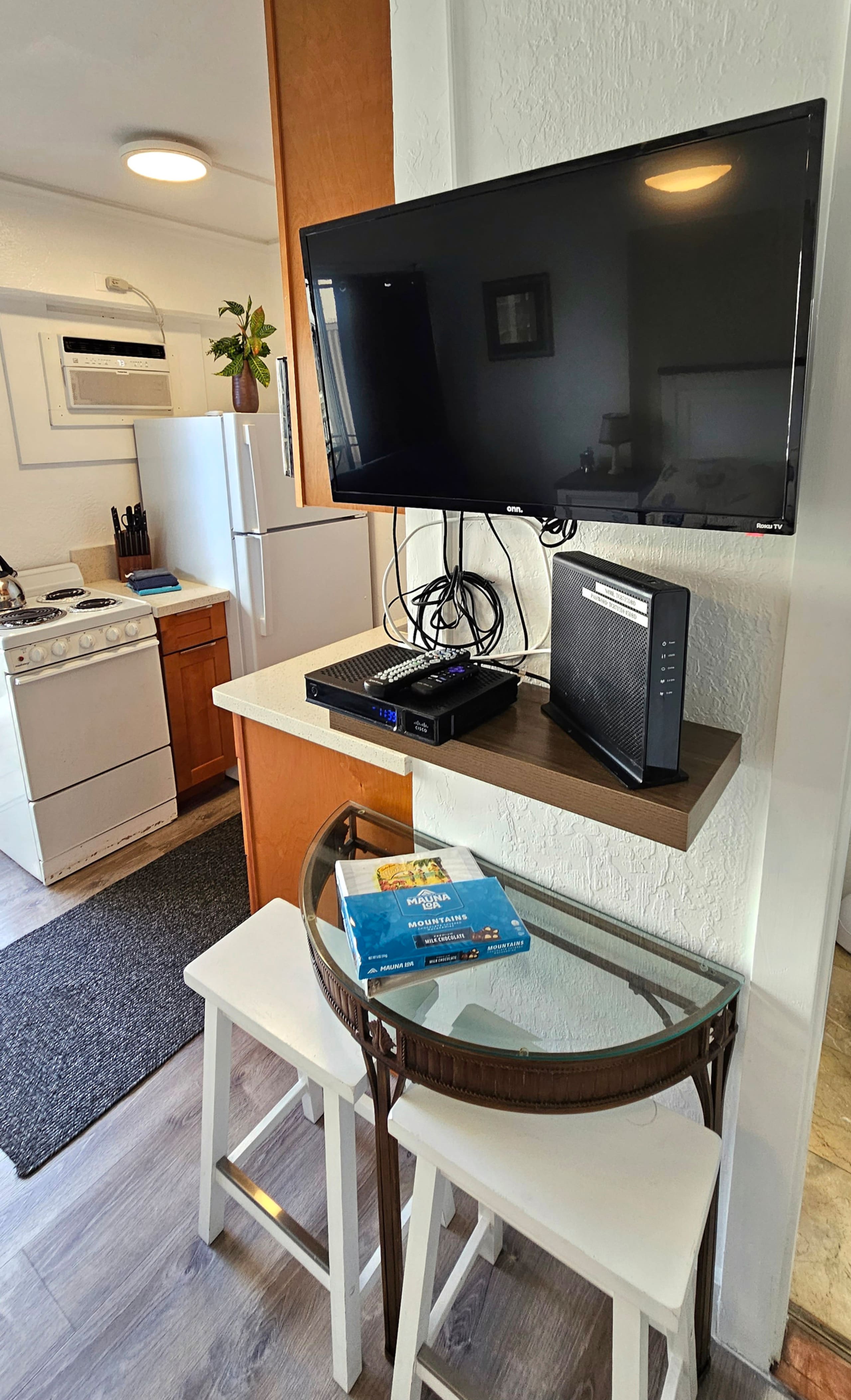 Condo in Honolulu · ★4.77 · 1 bedroom · 1 bed · 1 private bath - Image 2