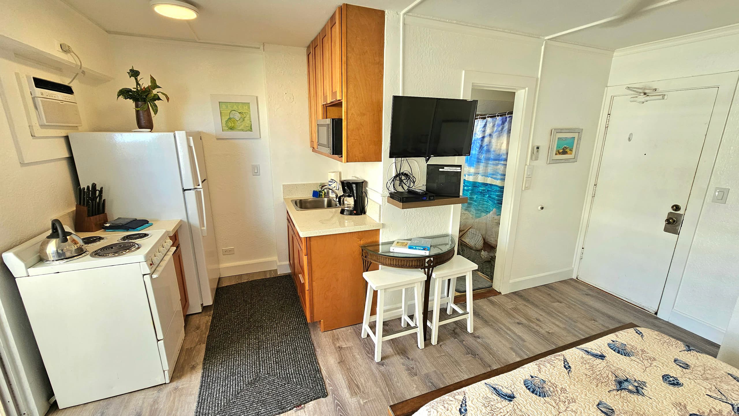 Condo in Honolulu · ★4.77 · 1 bedroom · 1 bed · 1 private bath - Image 3
