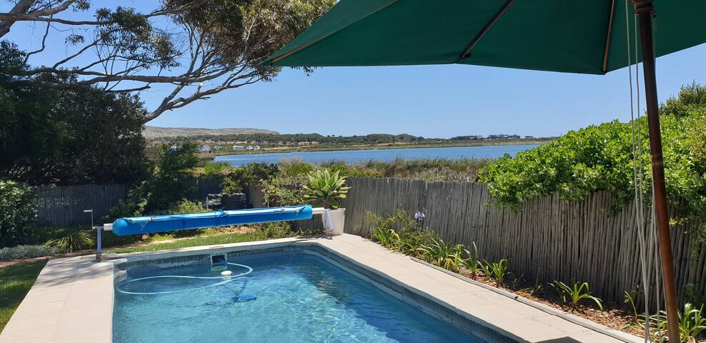 The Lake House/Peaceful Shores gallery image 4