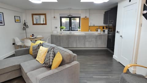 Top performing Airbnb: Guarlford Lodge in Malvern in Malvern