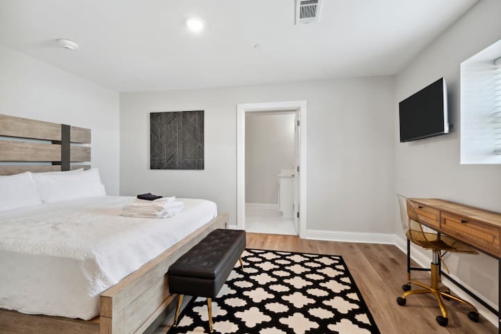 Entire Boutique Hotel w/Pool & Parking, 6 Suites