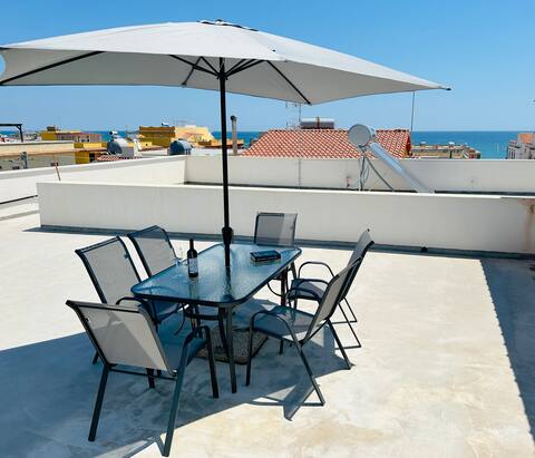 Blue Space 50 meters from the beach & with parking