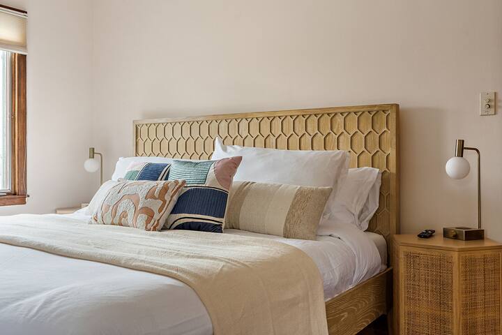 Lake Como Cabin gallery image 5