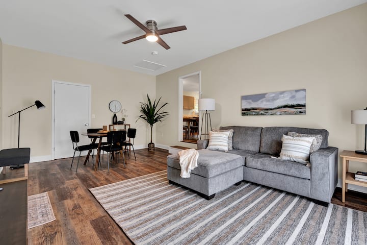 Rozkladacia pohovka, veľká manželská posteľ 