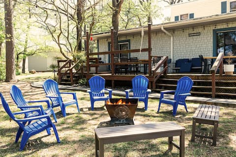 Fire pit + Game Room + Lake View | Cape House