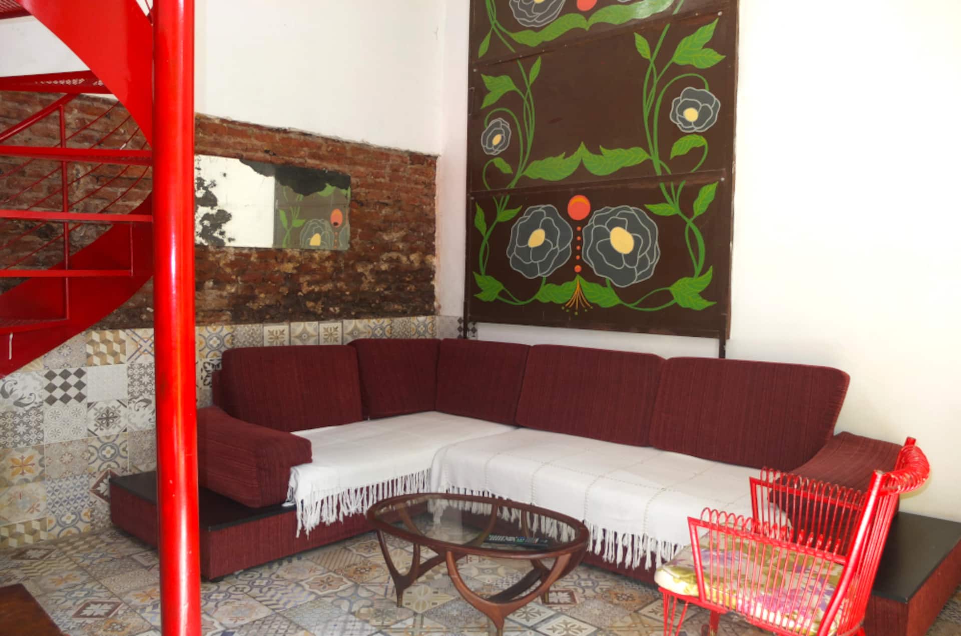 Terrace and enclosed patio. For 5 people