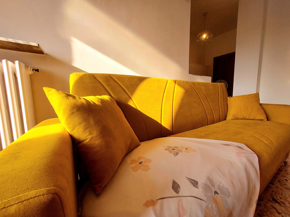 Top performing Airbnb: Minimal Suite within walking distance of the historic center in Novara