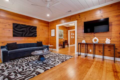 Top performing Airbnb: The TwoFold II - 1br/1bth - East Dallas/Downtown in Bryan Place